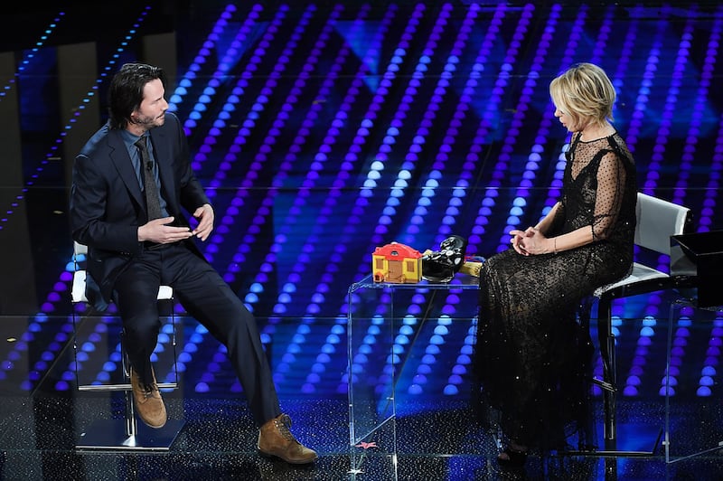 Sanremo 2017, Maria De Filippi e il bacio agli ospiti 39