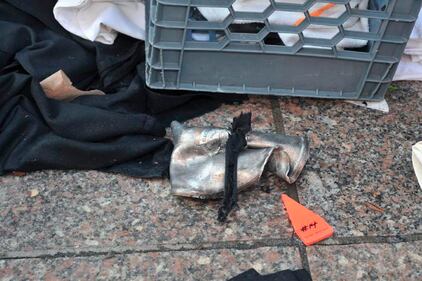 Boston, i resti di uno degli ordigni esplosivi 5