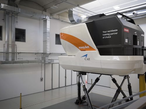 Malpensa, easyJet apre il centro addestramento piloti con tre simulatori di volo