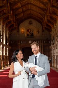 I duchi di Sussex mostrano il royal baby a due giorni dalla nascita  6