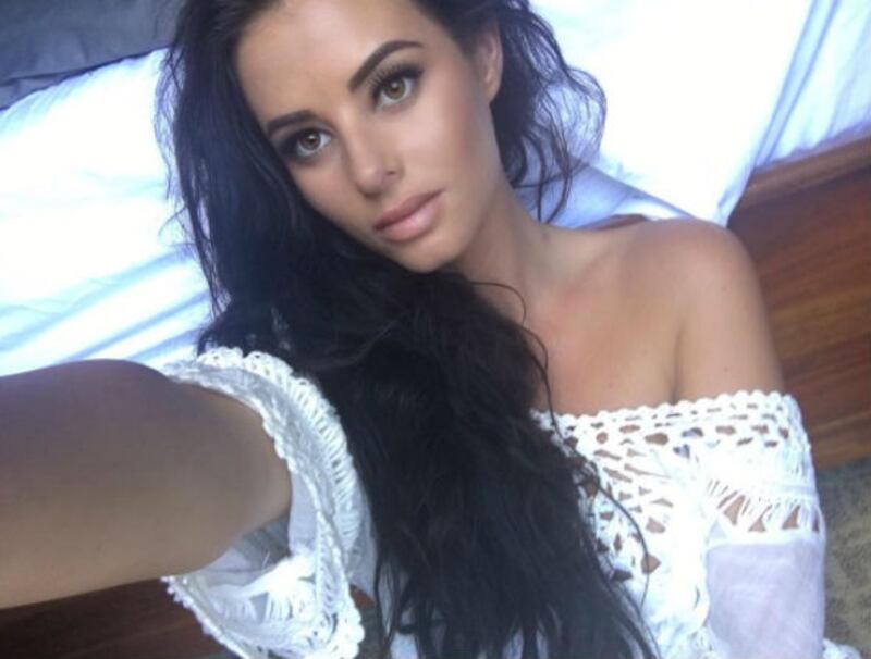 Playmate nuda sul vulcano sacro, le foto 9