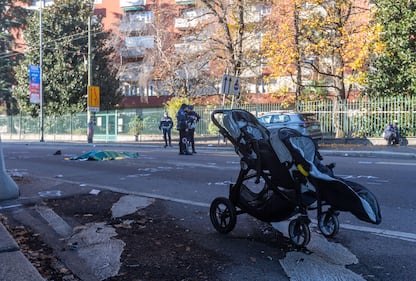   Milano, tir travolge mamma a passeggio con i suoi bambini. Le immagini dell'incidente 2