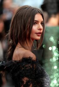 Emily Ratajkowski, lato b esplosivo per l'estate 17