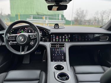 Porsche Taycan Turbo S: la gallery dell'elettrica "familiare" da 952 CV 12