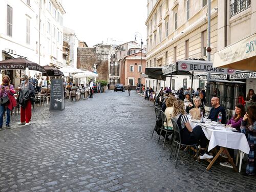 Folla in strada e locali pieni E l'Italia ritrova i suoi turisti