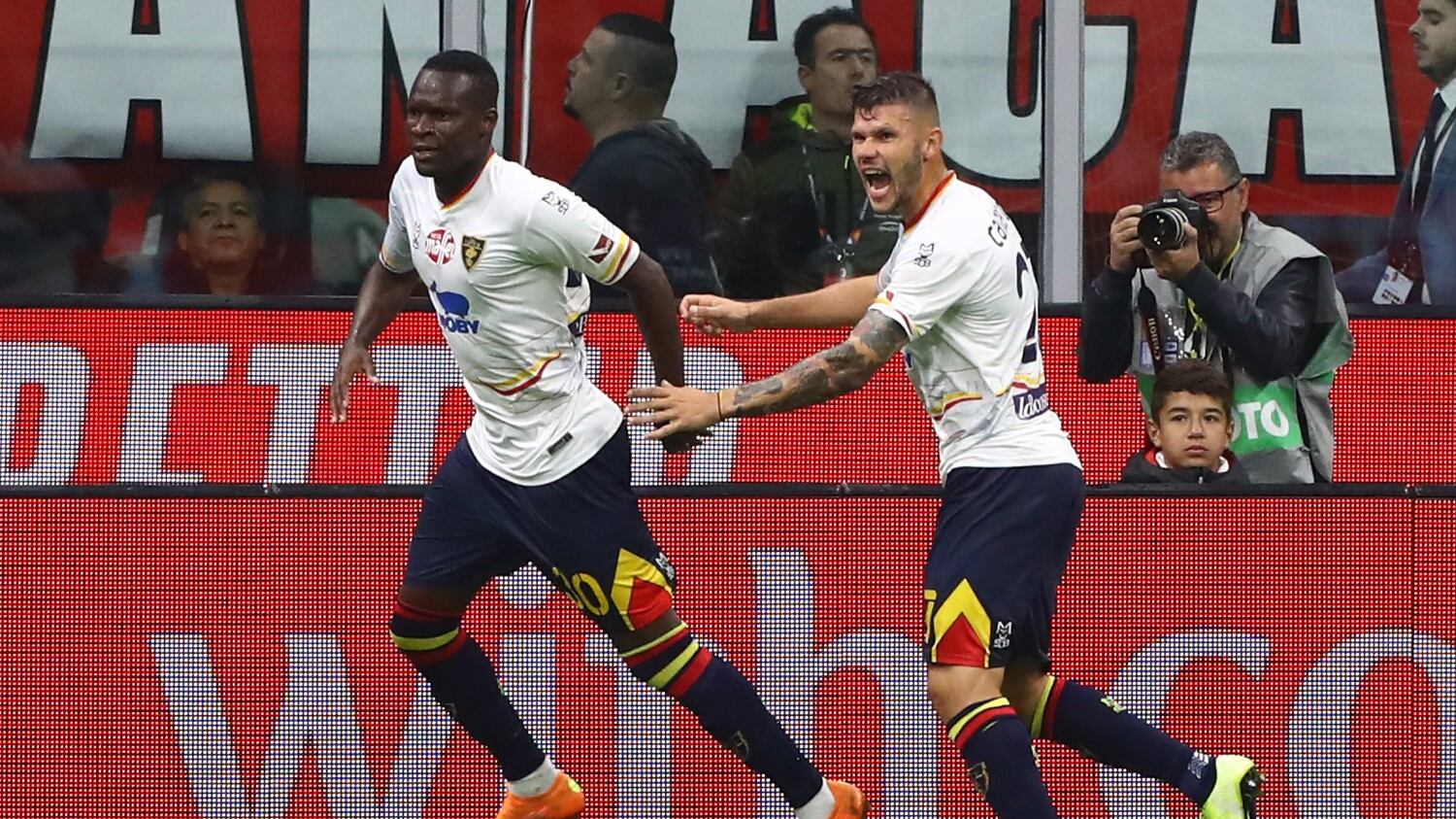 Il Lecce beffa il Milan al 92': Pioli fa 2-2 al suo esordio in rossonero