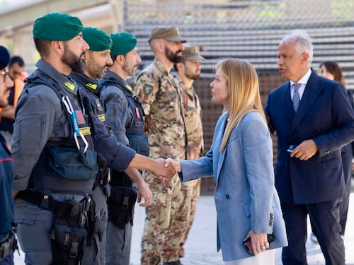 Meloni in Val Susa: “Non arretriamo”. Appello alle toghe: “Fate il massimo”