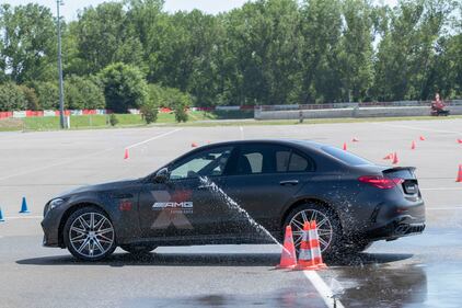 Velocità e adrenalina a bordo delle Mercedes-AMG 2