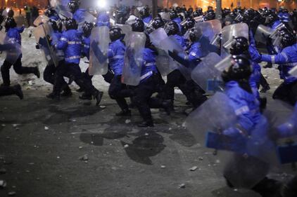 Romeni in piazza contro la corruzione 16