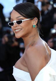 Rihanna, tatuaggi e smeraldi sul red carpet di Cannes 5