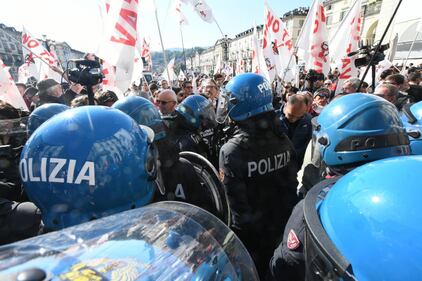 Torino, scontri tra polizia e No Tav 4