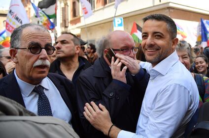 La piazza di Conte che dice no al riarmo 10