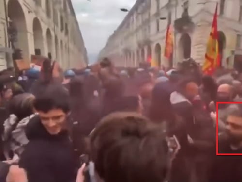 Askatasuna, il giallo di Grimaldi: il deputato Avs scappa dagli scontri? Il video che fa discutere