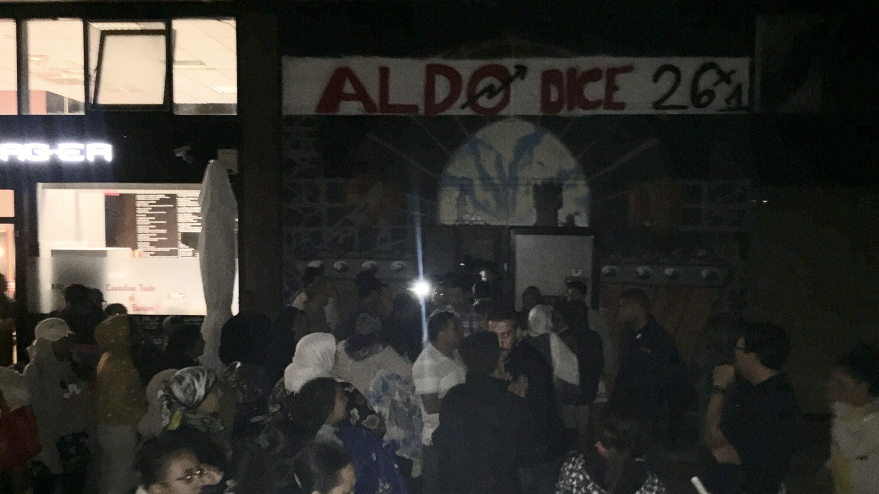 Sesto, stranieri picchiano i vigili e occupano il palazzo di Alitalia