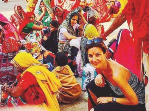Alessandra Moretti (Pd): "Sono malata, non lavorerò". Invece è a una festa di matrimonio in India