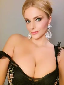 Francesca Cipriani, seno in mostra al mare 22