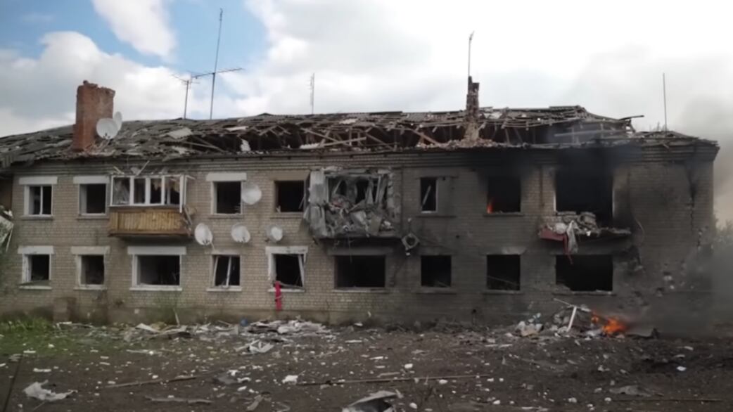 "È in fiamme, combattiamo casa per casa". Cosa sta accadendo a Vovchansk
