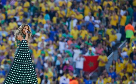 Jennifer Lopez canta l'inno dei mondiali 2