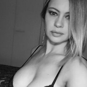 Gli scatti sexy di Anna Falchi 7