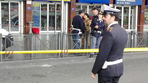 Allarme bomba a Termini per un borsone abbandonato 2