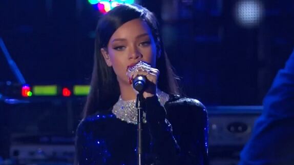 Rihanna pensa già a S. Valentino: ecco la sua sexy linea di lingerie