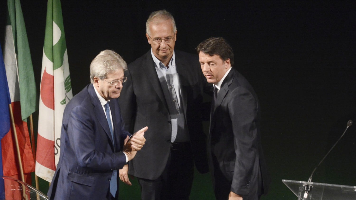Renzi sbianchetta Prodi: l'avversario è il centrodestra