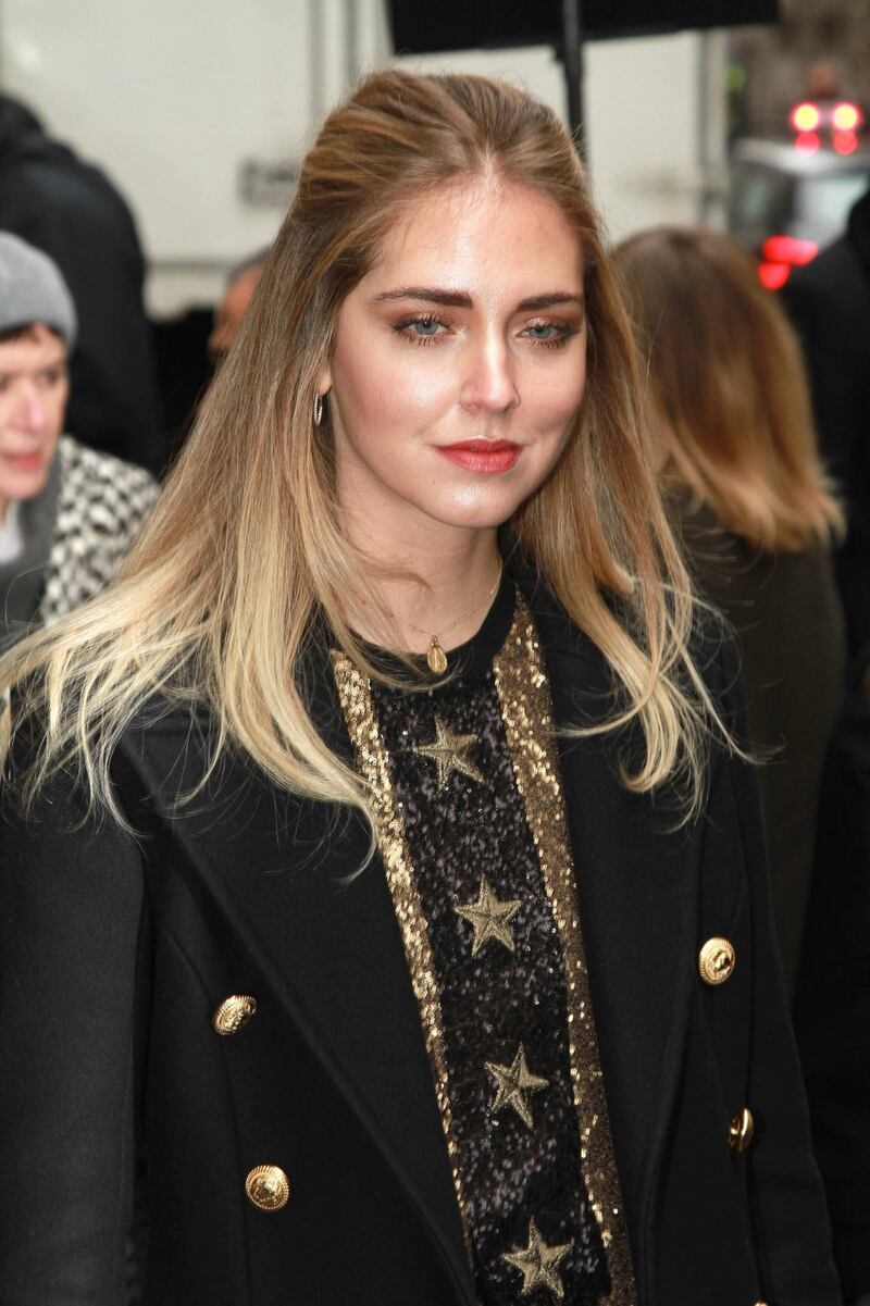 Chiara Ferragni hot, la gonna è inguinale 5