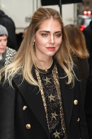 Chiara Ferragni hot, la gonna è inguinale 5