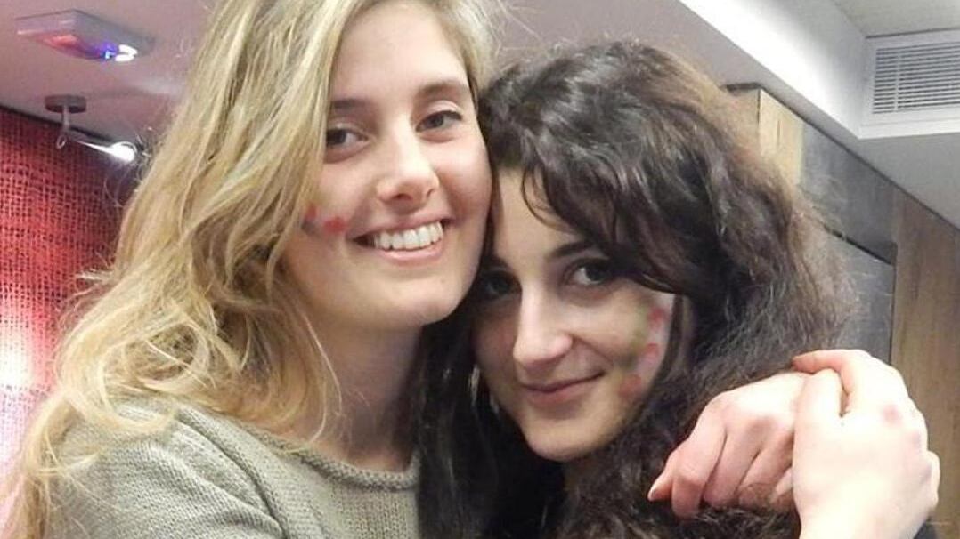 Lo sfogo del papà: «Ho fatto di tutto per convincerle a non partire»