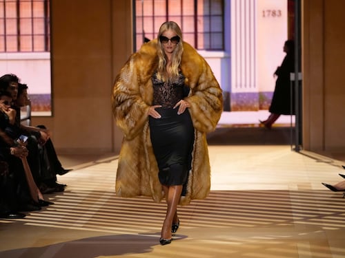 Dentro una boutique Gucci racconta i mondi agli antipodi