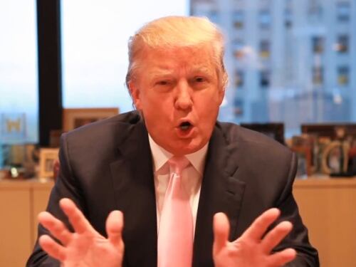 Trump: 5 milioni in beneficenza se Obama pubblica passaporto e dati d'iscrizione al college