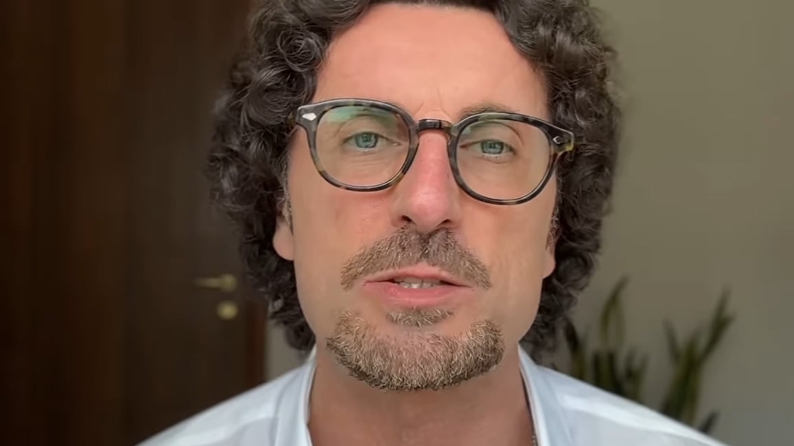 “Numero uno del vittimismo”. Toninelli insulta Meloni sul caso Boldi ma viene massacrato sui social