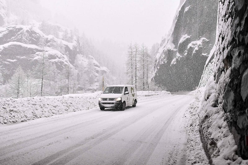 Maltempo, strade interrotte a Cervinia 10