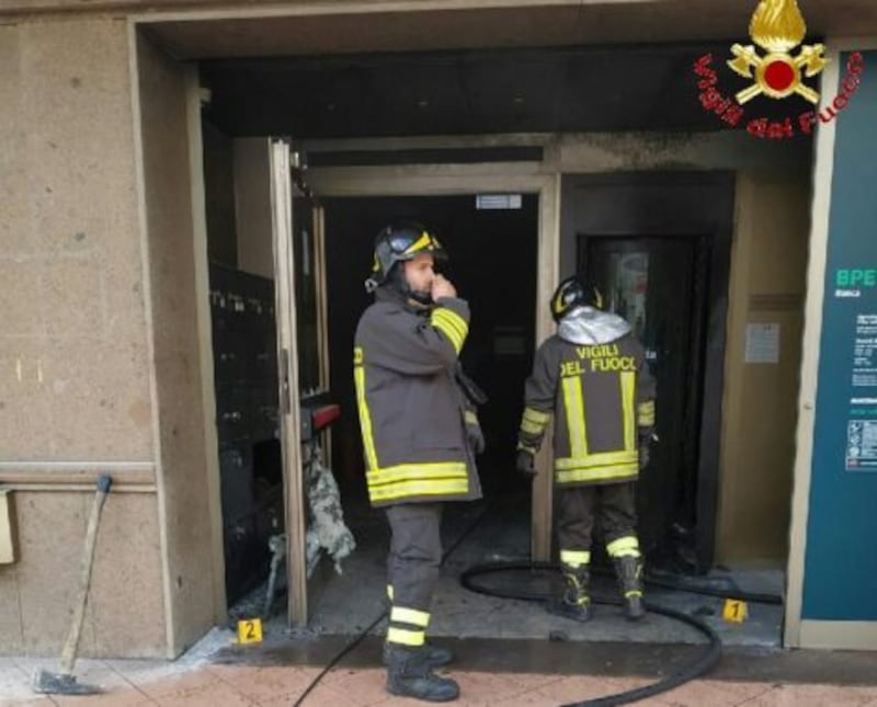 Un uomo ha lanciato una moltov contro una banca a Vibo Valentia 1