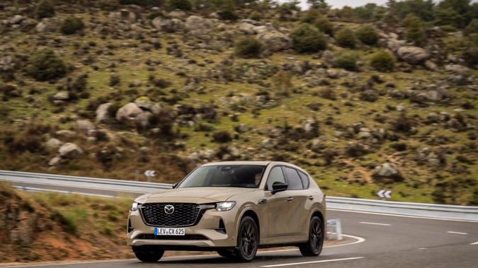 Al volante della nuova Mazda CX-60 per puntare al massimo del piacere di guida