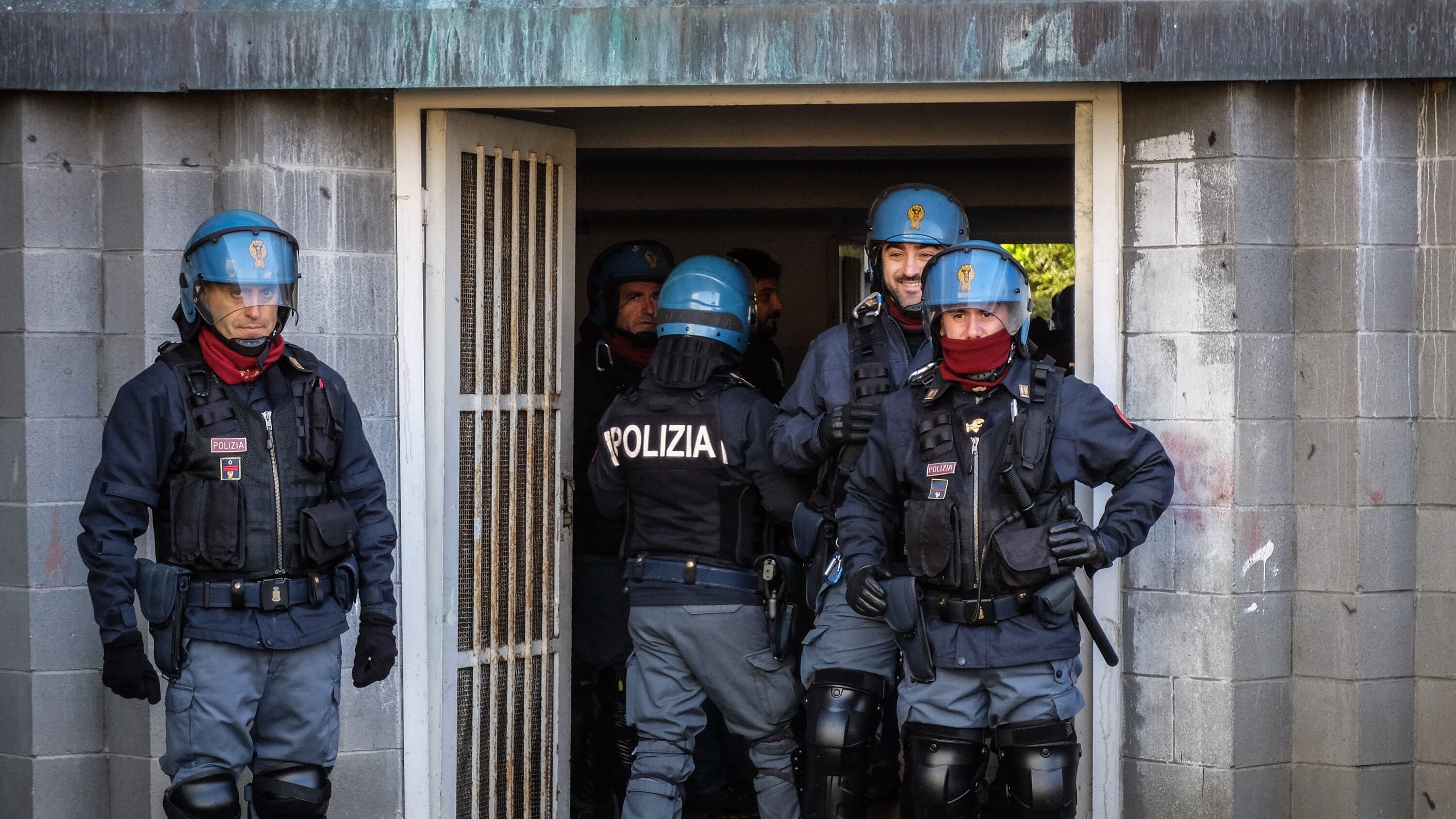 Maxi blitz contro gli abusivi nel fortino di viale Sarca