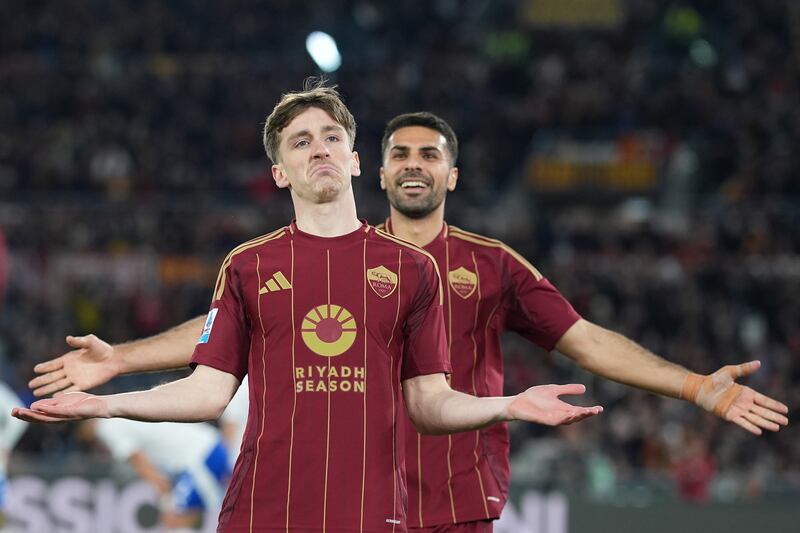 Roma Como Saelemaekers celebrazione