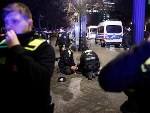 Sangue a Berlino, accoltellato al Memoriale della Shoah. Subito arrestato l'aggressore