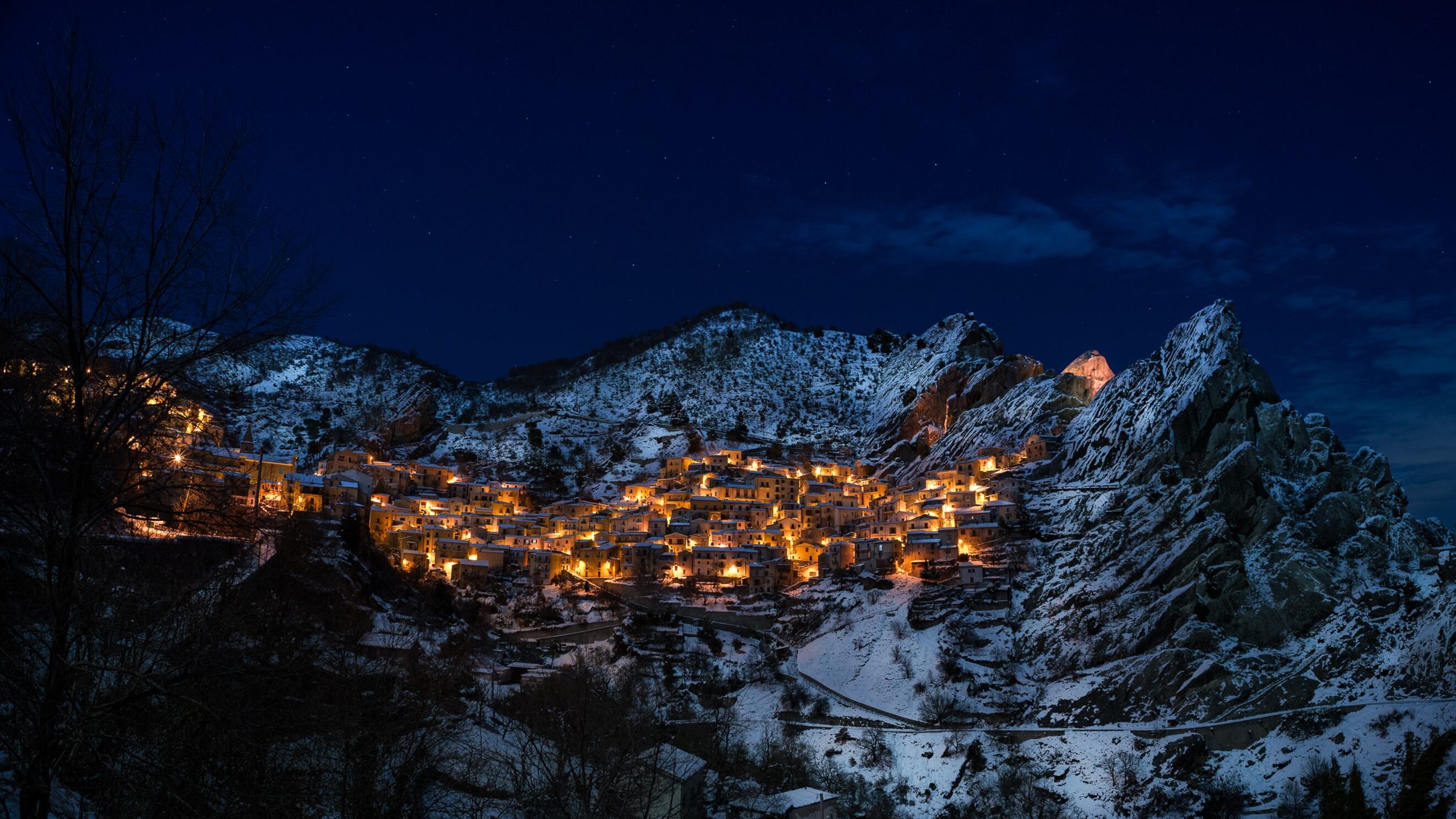 Il carnevale, gli alberi, le leggende: la Basilicata come terra di luce