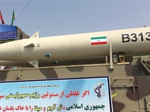 Iran, svelato nuovo missile balistico: "Un solo errore ed Israele brucerà"
