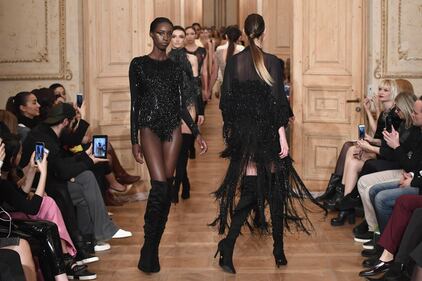 Le modelle sfilano per la Fashion Week di Istanbul  5