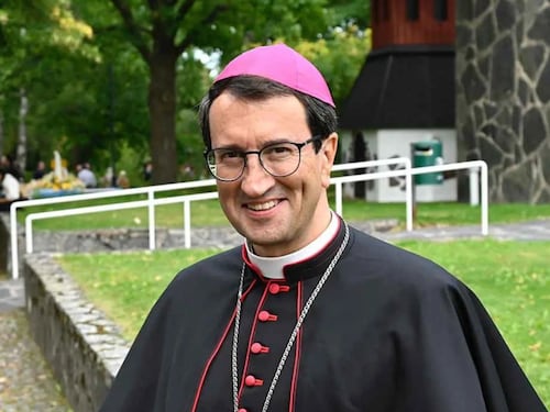 Monsignor Raimo Goyarrola Belda: “Non curo con le Ave Maria, ma pregare serve”