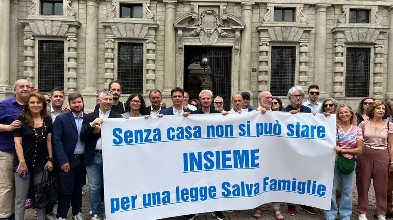 Sala alle famiglie sospese: "Ok a tavolo con procura e costruttori"