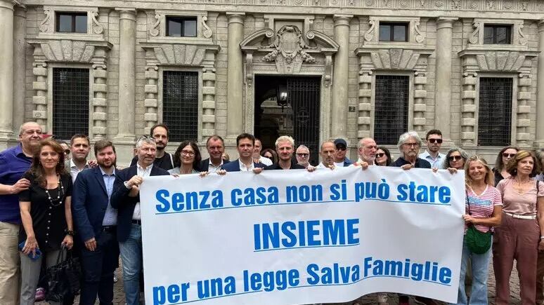 Sala alle famiglie sospese: "Ok a tavolo con procura e costruttori"