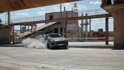 Porsche Cayenne Turbo E-Hybrid, guarda la gallery 17