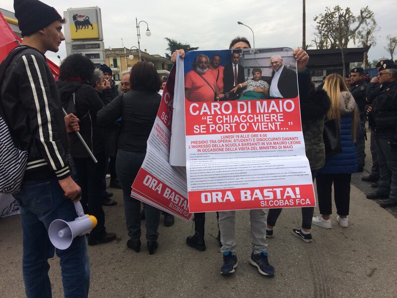 Di Maio contestato da studenti e lavoratori a Pomigliano 6