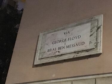 Il blitz anti razzista a Roma, vernice sulla statua del generale "colonialista" 1