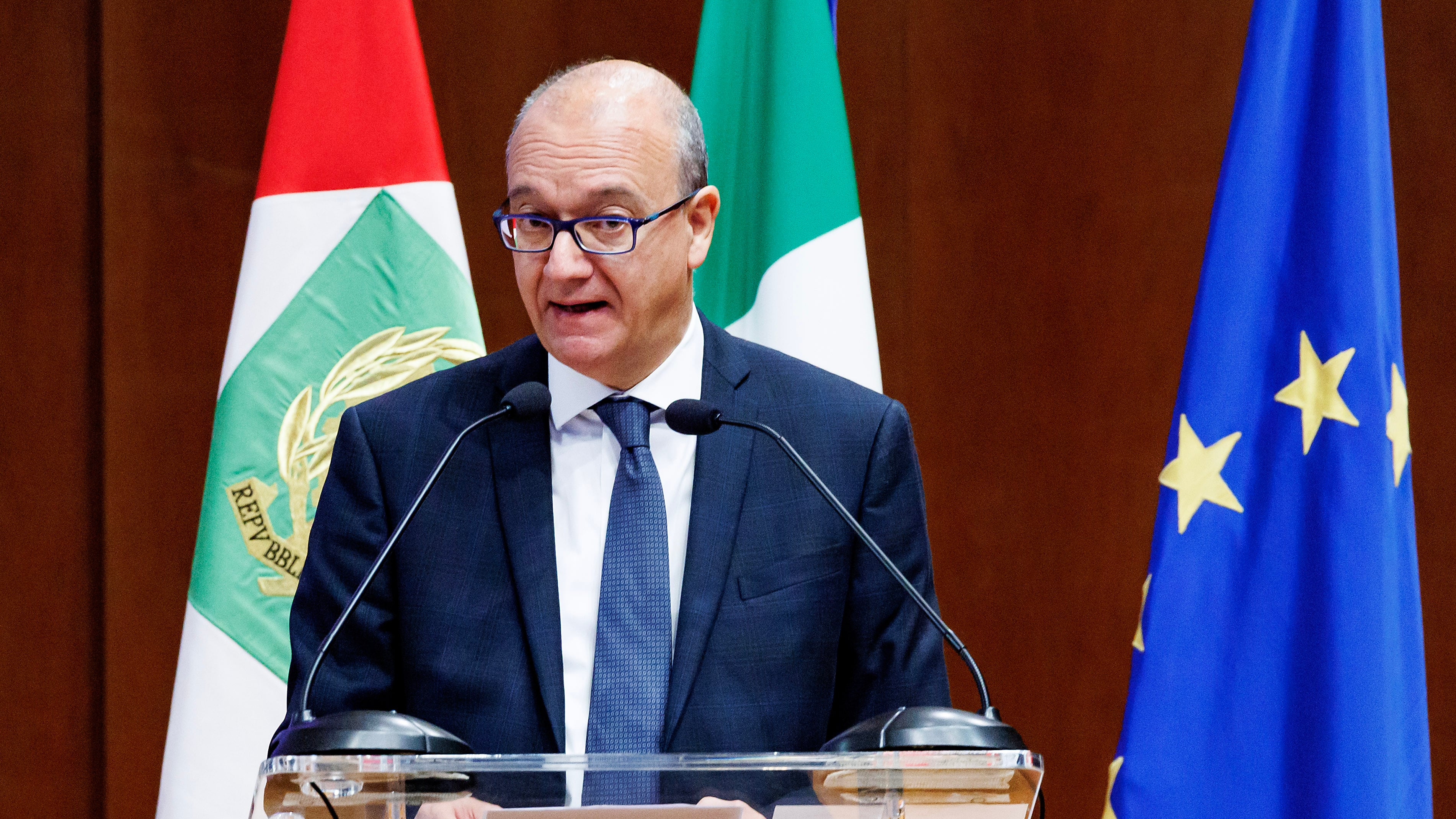 Il governo riforma del voto in condotta: "Compito di cittadinanza per chi ha il 6": ecco cosa cambia