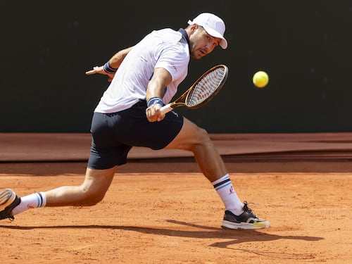 Coppa Davis, Lajovic sbatte contro una vetrata negli spogliatoi: denti rotti e commozione cerebrale