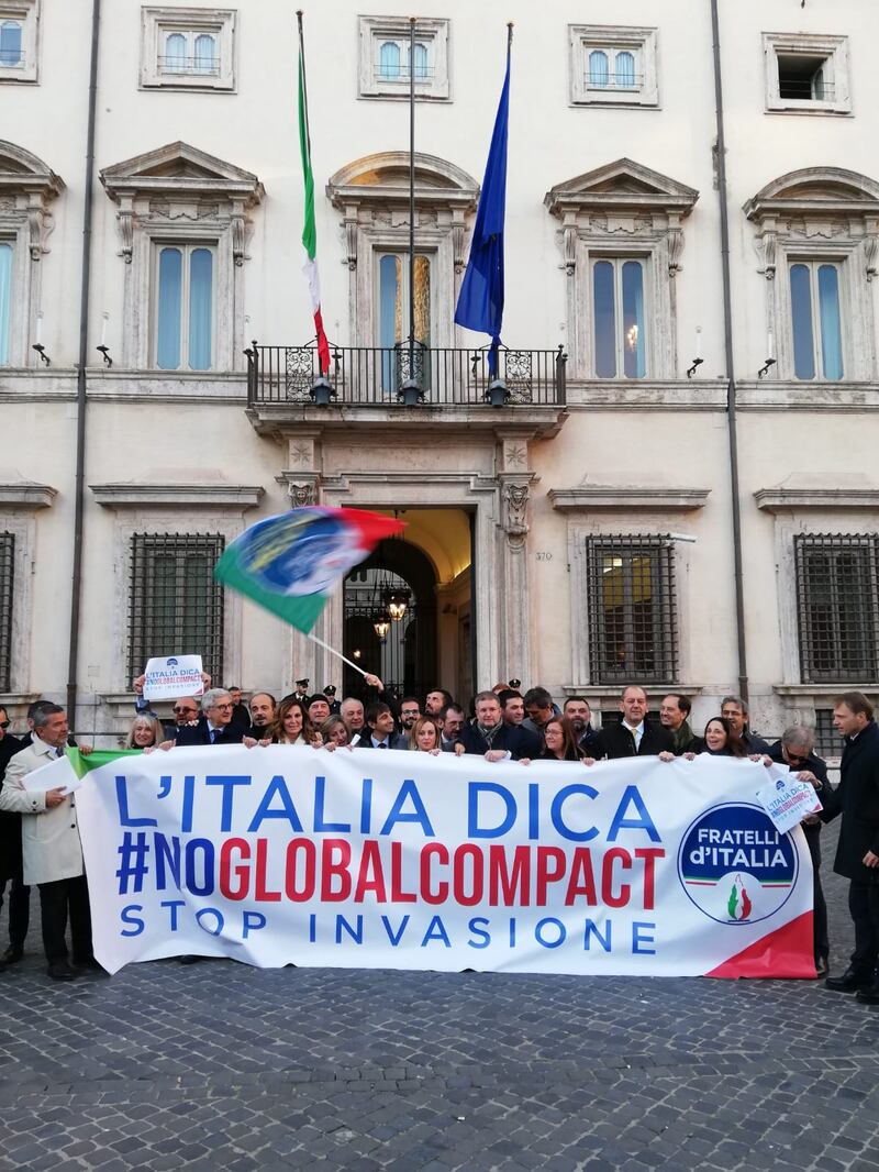 Il flash mob di Fratelli d'Italia contro il Global compact 3